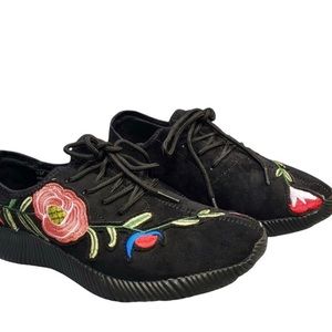 NIB! Calla Black Multi Color Floral Laceup Embroidered Design Sneaker Shoes